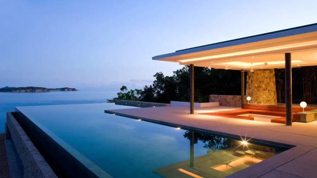 villa piscine debordement nuit